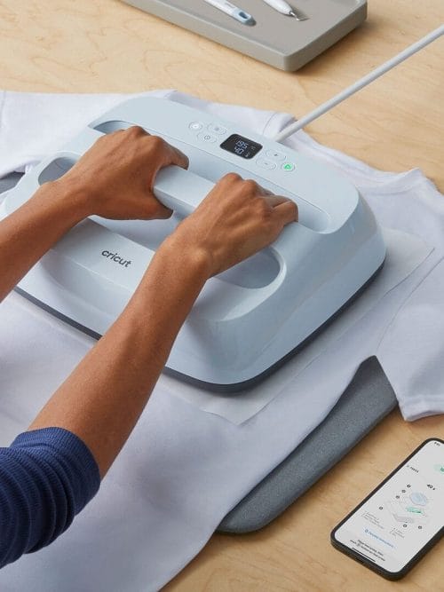 Plancha térmica Cricut EasyPress sobre su base